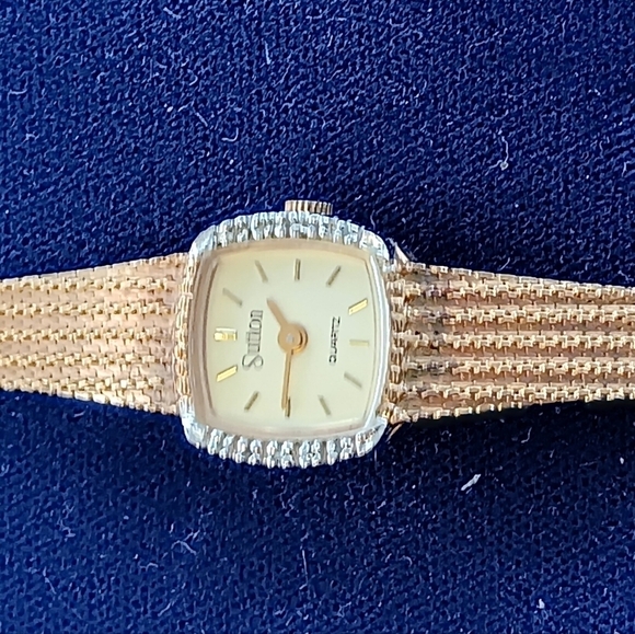 LIKE NEW SUTTON QUARTZ LADIES WATCH - Picture 4 of 7